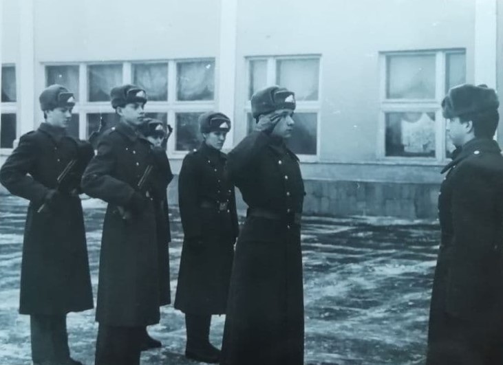 Заступление на Пост № 1. Несение Вахты Памяти Йошкар-Олы учащимися строительного техникума, 1988 год. Фото из архива В.А. Хайбуллина. photo_2021-05-03_20-45-53.jpg