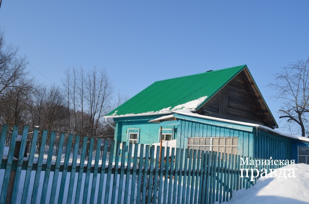 Вот в этом скромном домике на Учительской улице семья Градобаевых жвет уже много лет 1.jpg