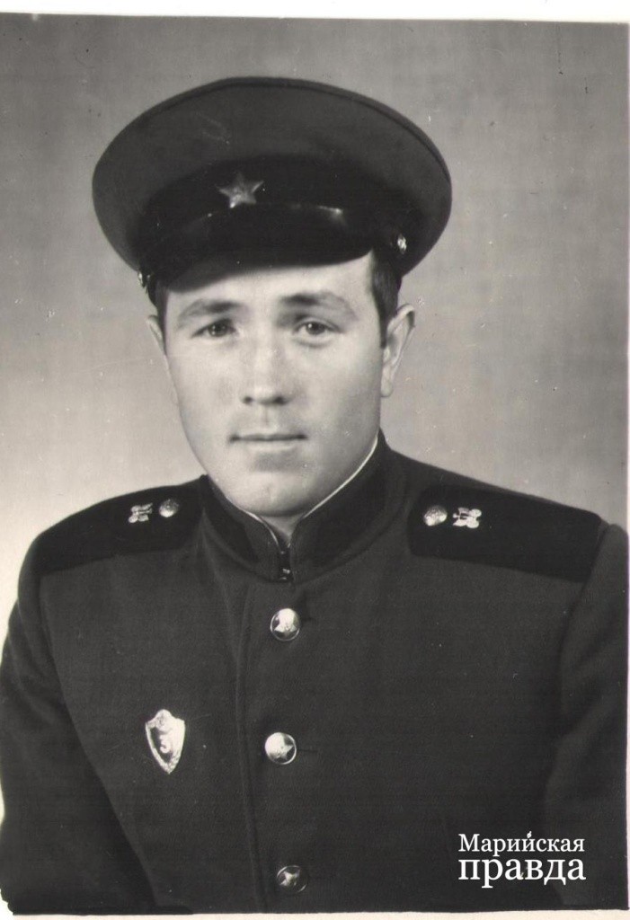 В армии все три года рядовой Макматов играл за сборную части в футбол и бегал на лыжах. В армии все три года рядовой Макматов играл за сборную части в футбол и бегал на лыжах(1).jpg