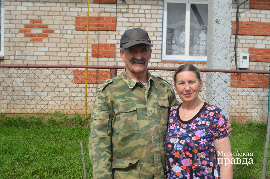 Супруги любят приезжать в родную деревню мужа..jpg