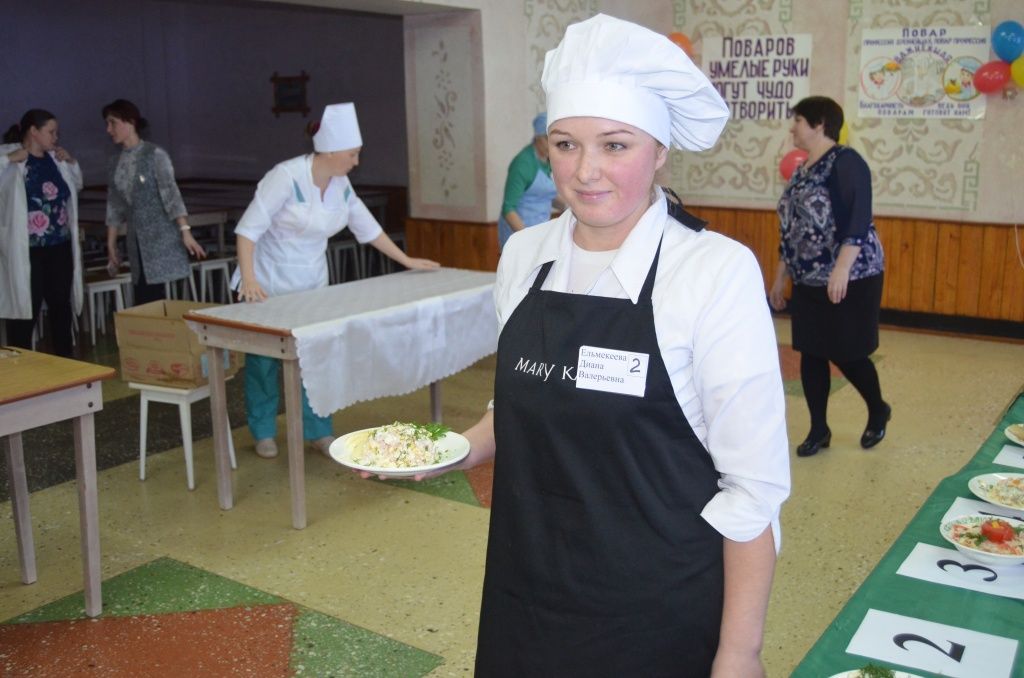 Салат Дианы Ельмекеевой занял первое место, а она стала победителем конкурса.JPG