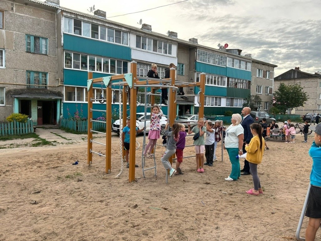 11.4.Голубой детская площадка.jpg