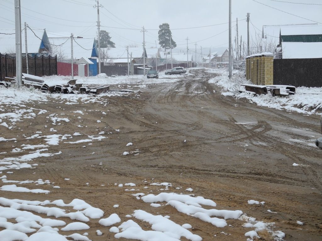 Здесь весной были зловонные лужи. (Фото Натальи Кулишовой).