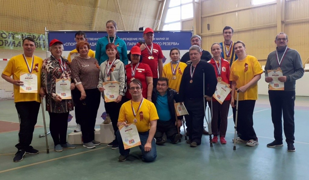 Первые значкисты ГТО из Марийского общества инвалидов. (Фото предоставлено МРО ВОИ).