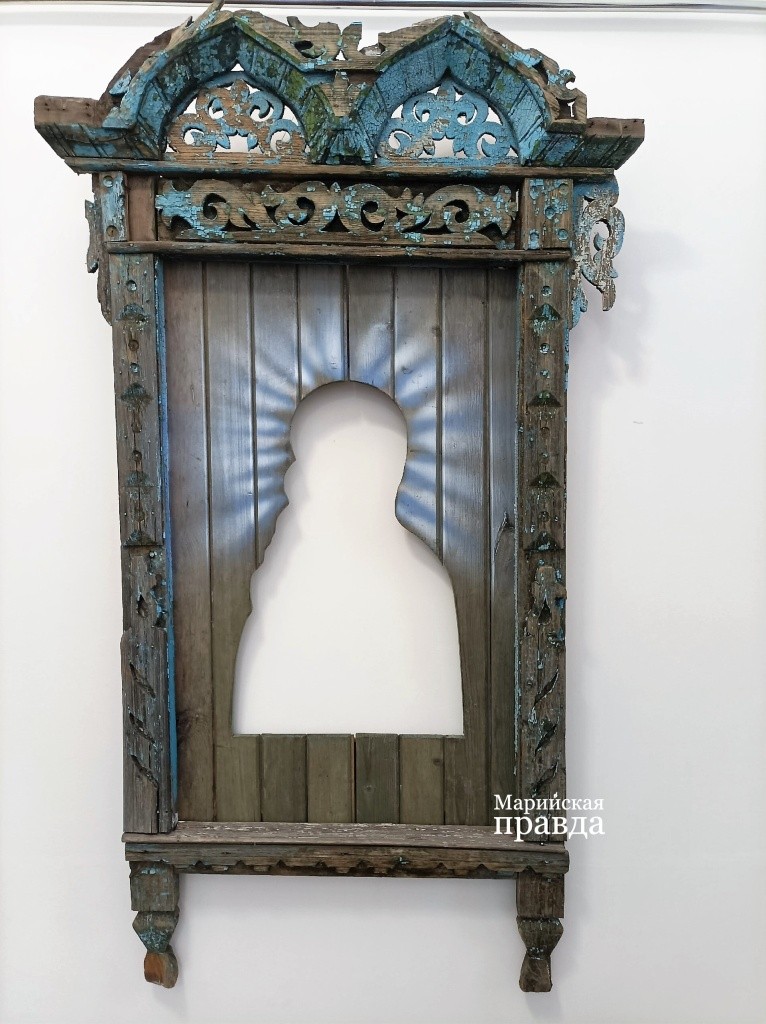 Художник умело работает с реальной фактурой и художественными образами. Фото Марины Оленевой.jpg