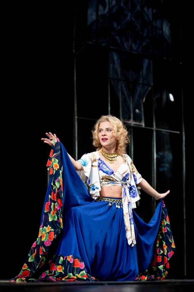 Спектакль Зойкина квартира. В роли Мымры - Наталья Ложкина. фото предоставлено Натальей Ложкиной.jpg