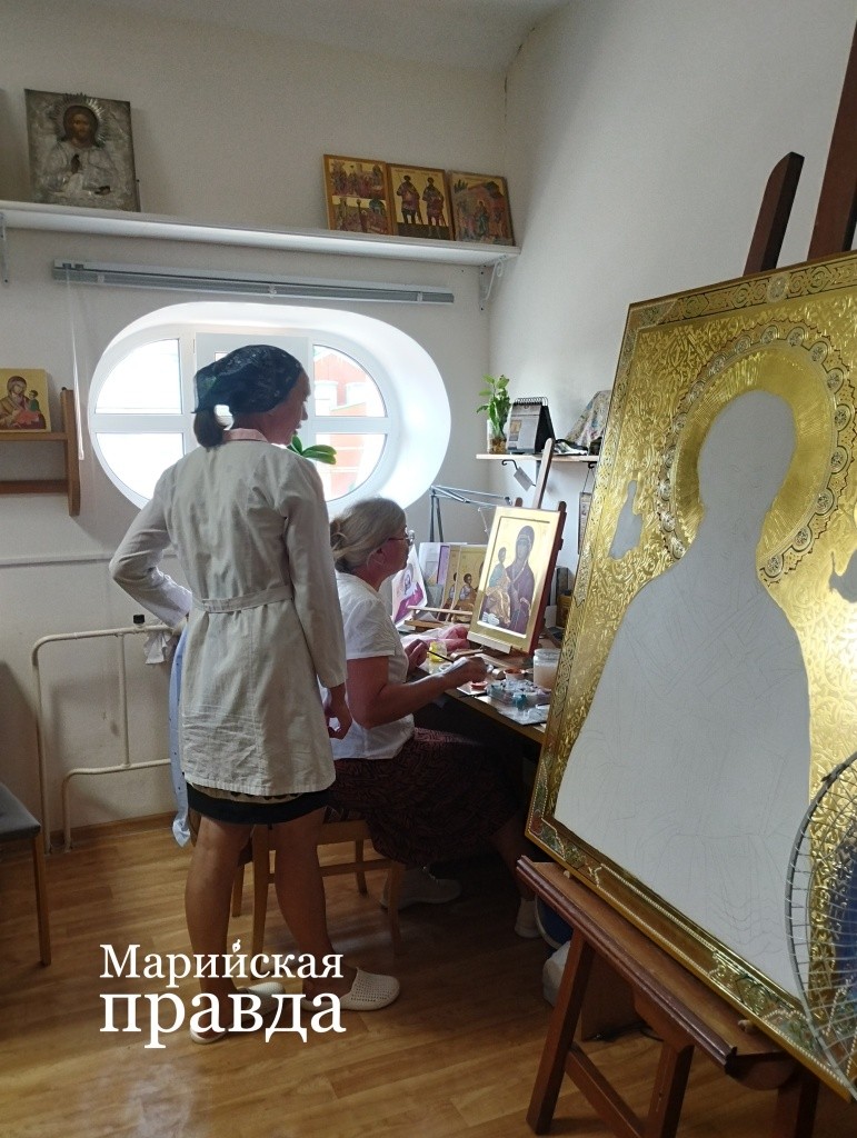 Иконы создает художник, а ее судьбу определяет Господь. (Фото Натальи Кулишовой/"Марийская правда).