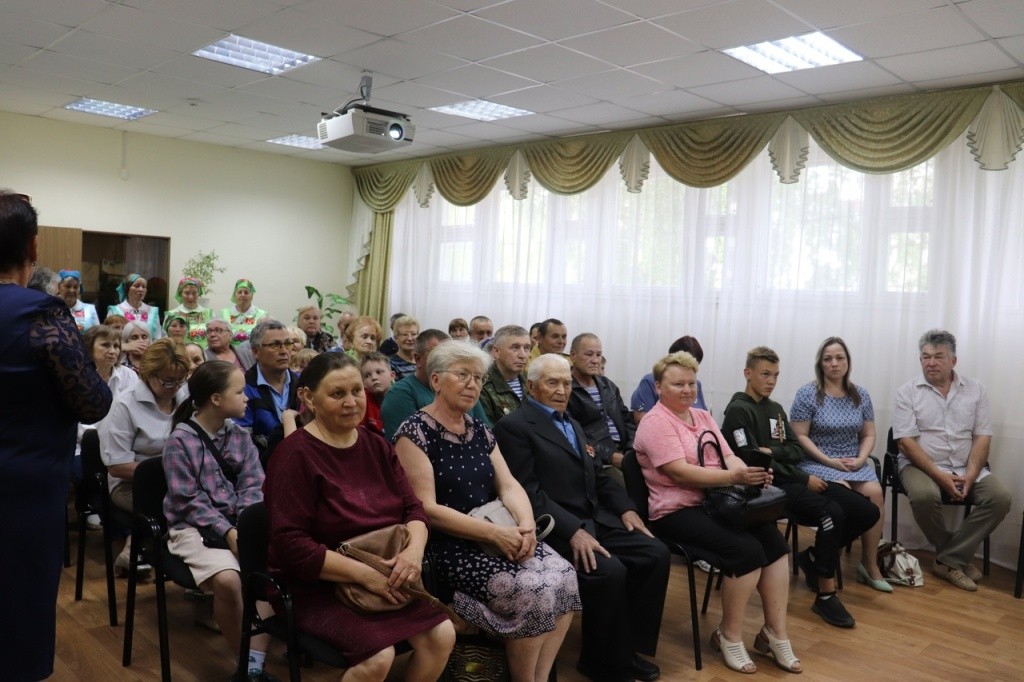 В зале на встречу собрались представители разных поколений. (Фото предоставлено Ириной Смирновой).