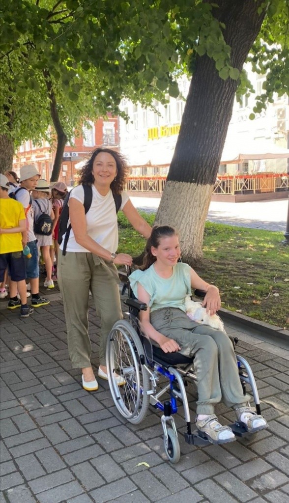 Кристина с Марией Шашковой во Владикавказе. (Фото предоставлено детским домом "Солнышко").