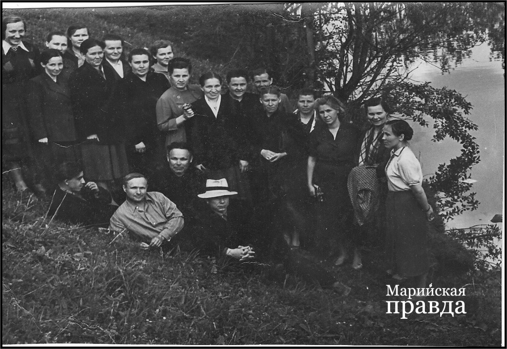 Участники семинара на фоне того самого детдомовского пруда..jpg