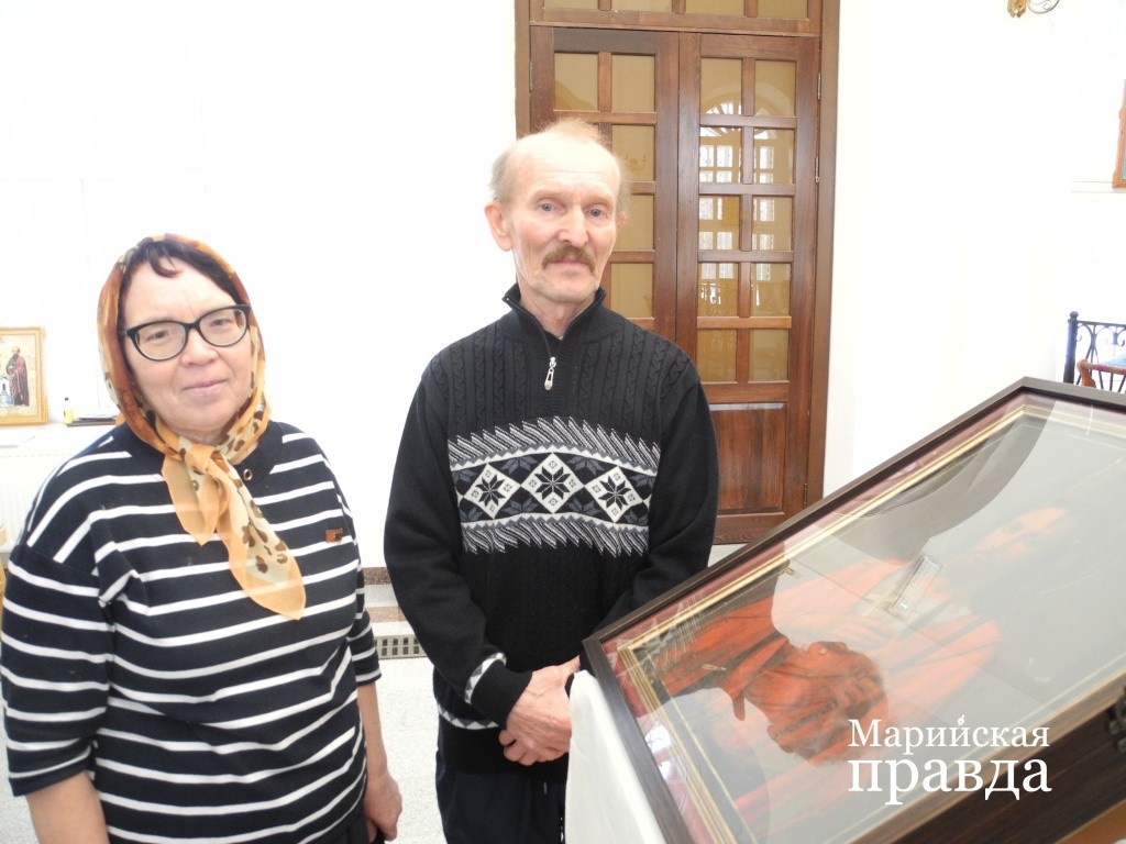 Икона мученика Мины долгие годы хранилась в семье Вячеслава и Ираиды Османовых. (Фото Натальи Кулишовой).