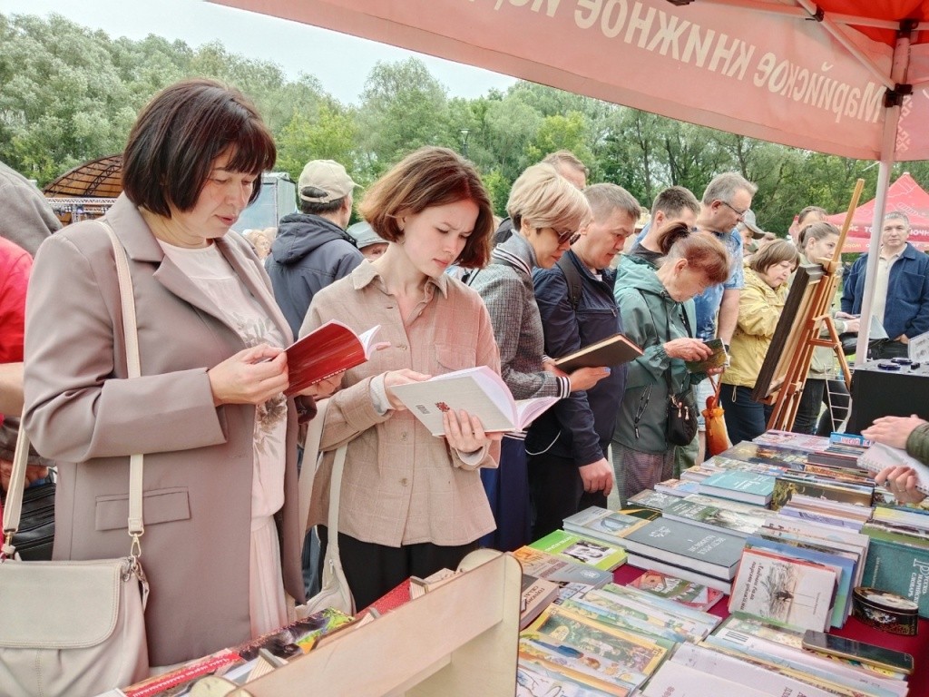 люди книги.jpg