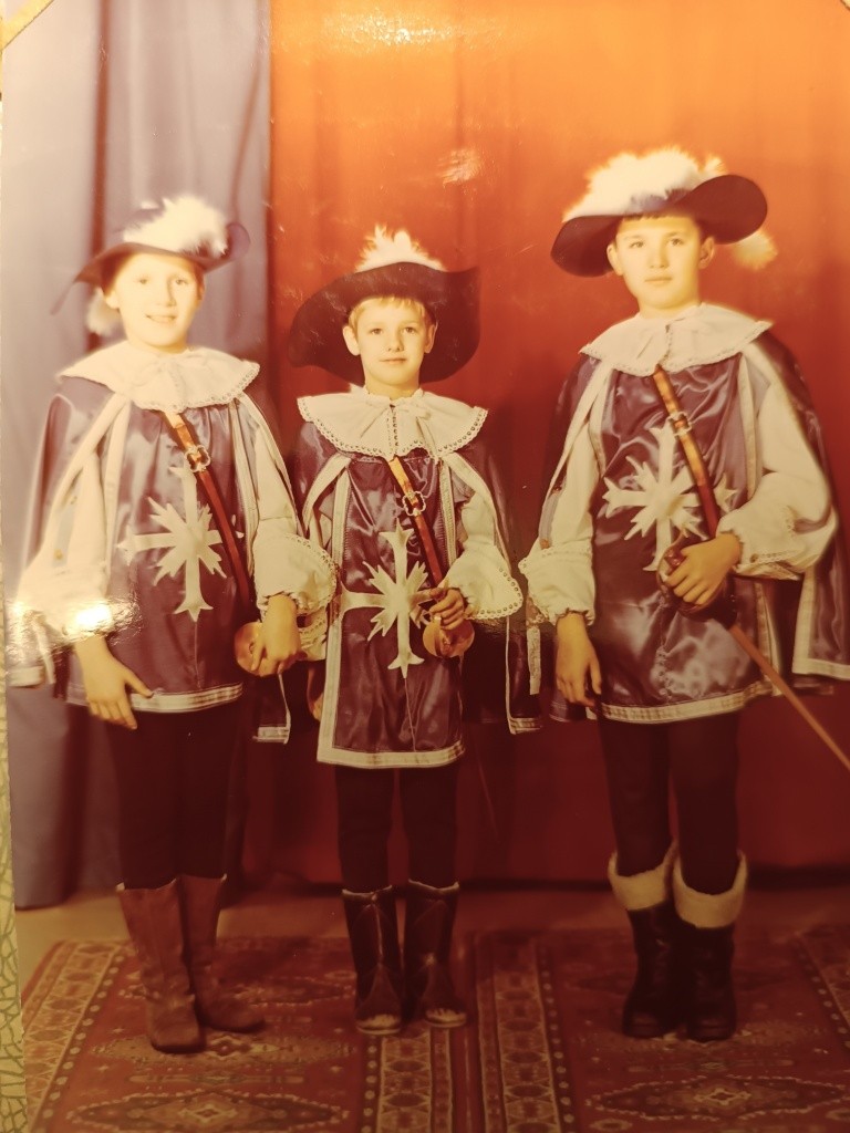 У советских мушкетеров тот же девиз: "Один за всех и все за одного!". (Фото из архива Владимира Белоусова).