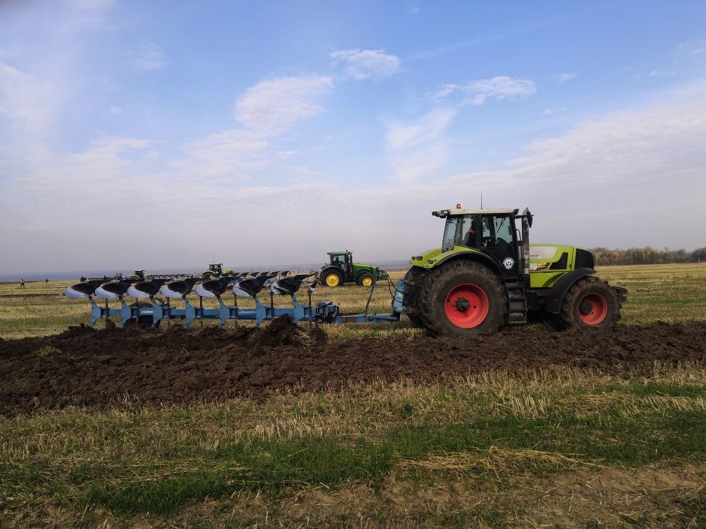 Самым главным критерием оценки работы механизаторов - конкурсантов было качество вспашки.jpg