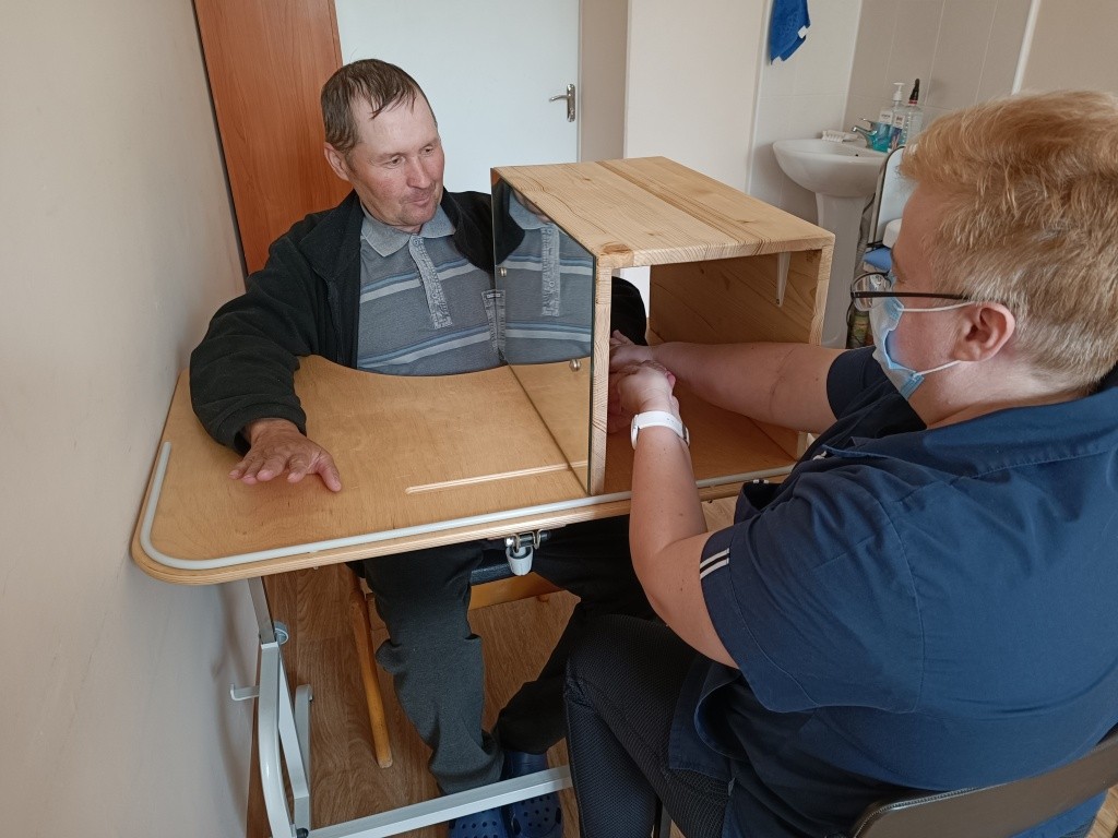 Руки инструктора ЛФК не заменит даже самое современное оборудование. Фото предоставлено Дмитрием Сульдиным.jpg