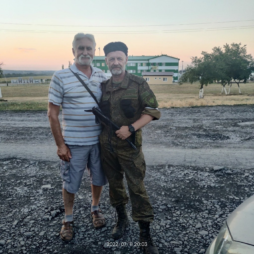 Подарок судьбы - встреча с бывшим командиром. (Фото предоставлено Андреем Фещуковым).