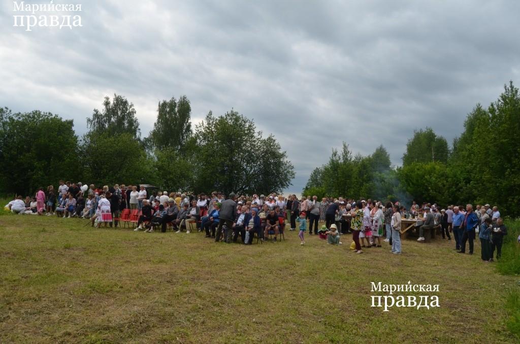 На день деревни, где всего четыре жителя, собрались несколько сотен человек На день деревни, где всего четыре жителя, собрались несколько сотен человек1.jpg
