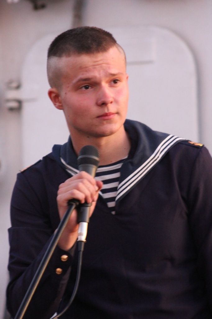 13. У МИКРОФОНА ЮНГА НИКОЛАЙ КОВАЛЁВ. (1).JPG