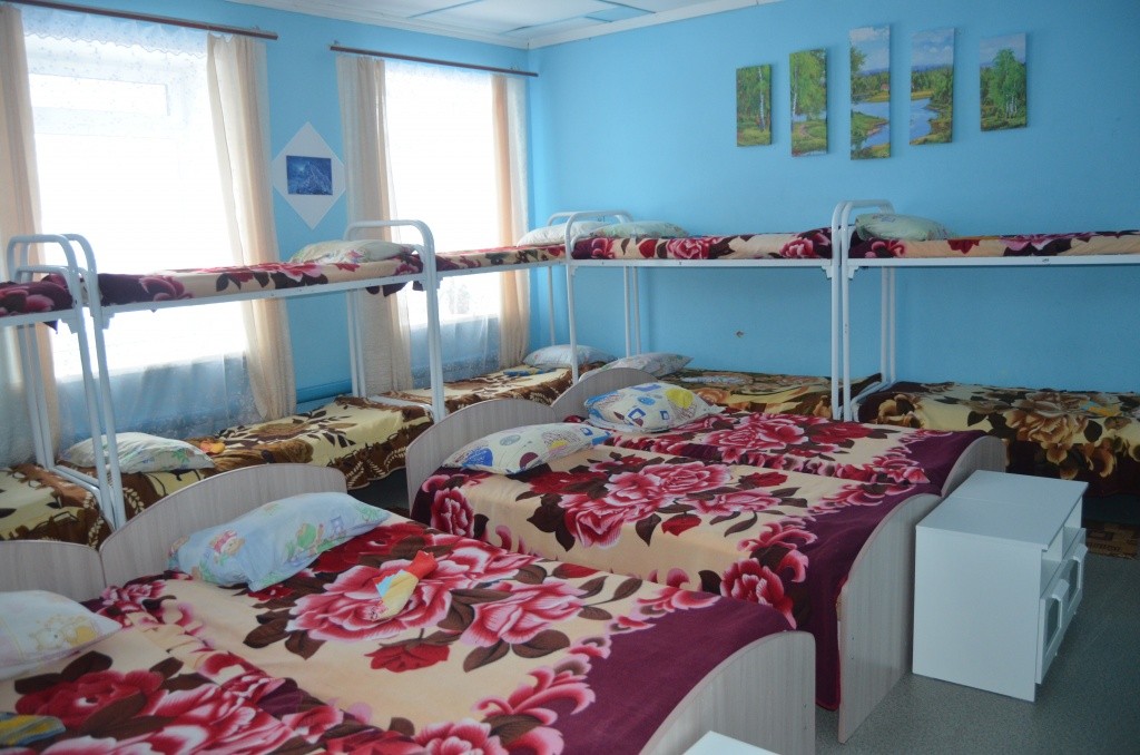С помощью спонсоров уже нынче были закуплены новые кровати и тумбочки. С помощью спонсоров уже нынче были закуплены новые кровати и тумбочки.jpg