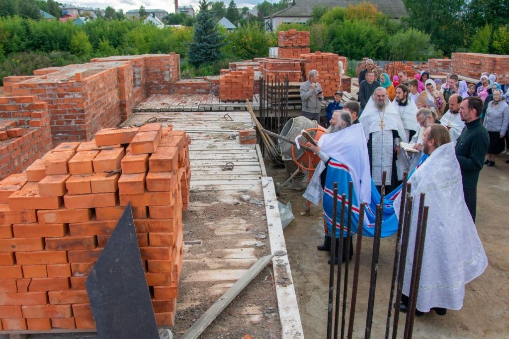 Храм строится на средства прихожан и благотворителей. (Фото Марийской митрополии).