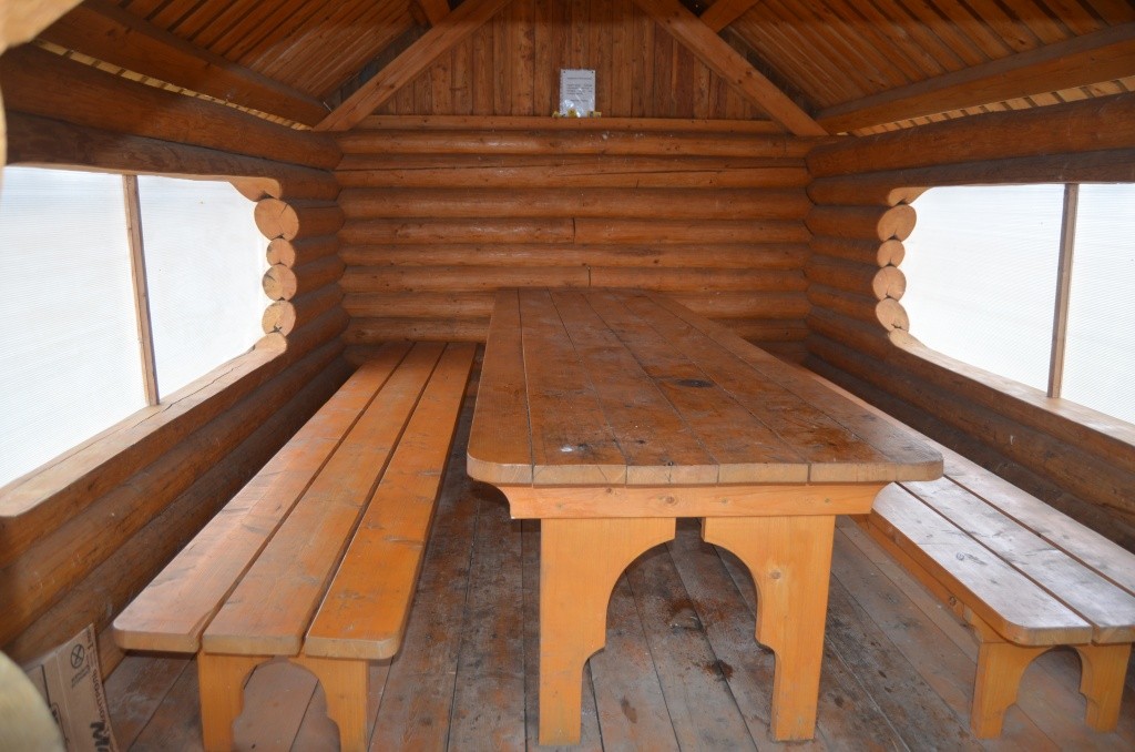 Вот такая добротная беседка для отдыхающих построена в Ведоснуре .jpg