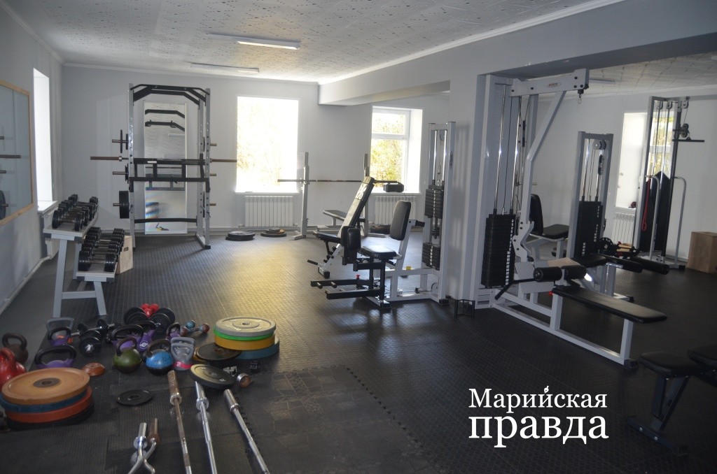 Клуб прекрасно оснащен спортинвентарем и тренажерами1.jpg