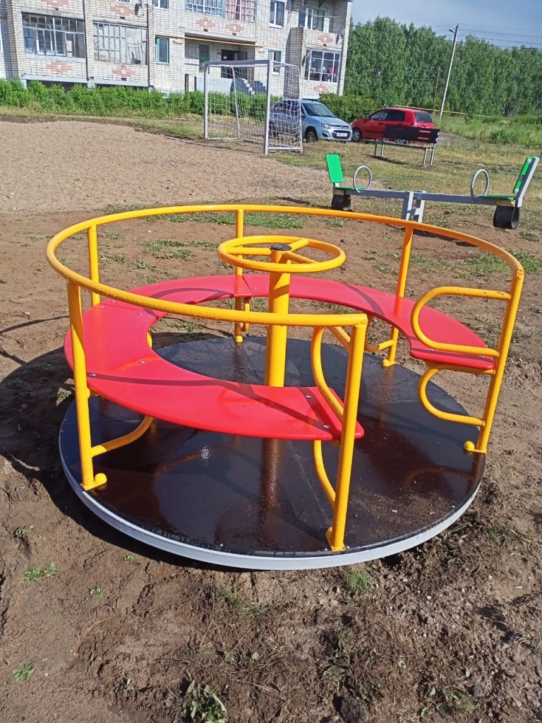 д. Немда-Обалыш игровая площадка.jpg