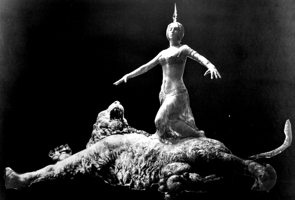 Декоративная скульптура «Укротительница»