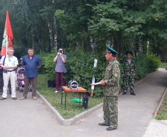 Михаил Суслов открыл митинг. (Фото предоставлено организацией "Застава").