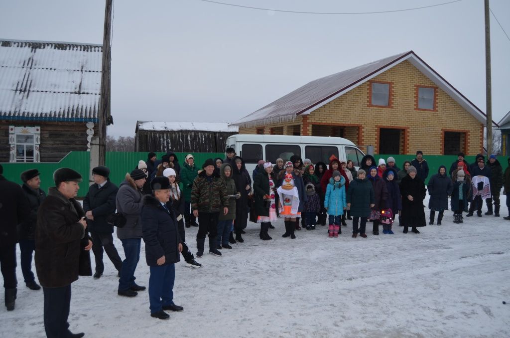 На открытие очага культуры собралось немало народа.JPG