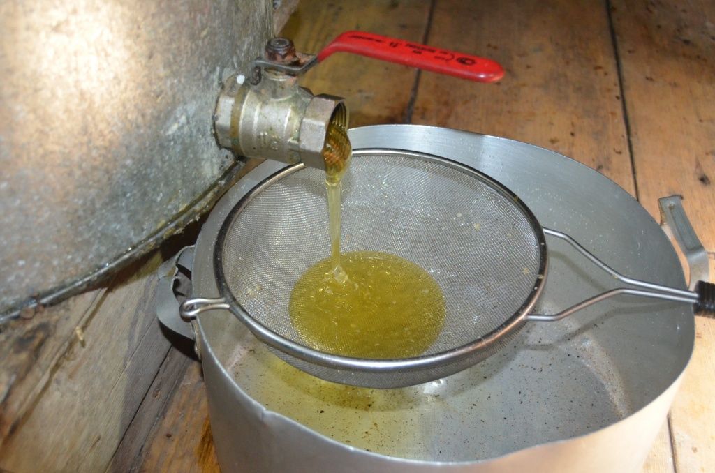 Свежий мед - 2020 - сочетание липы и разнообразных цветов.JPG