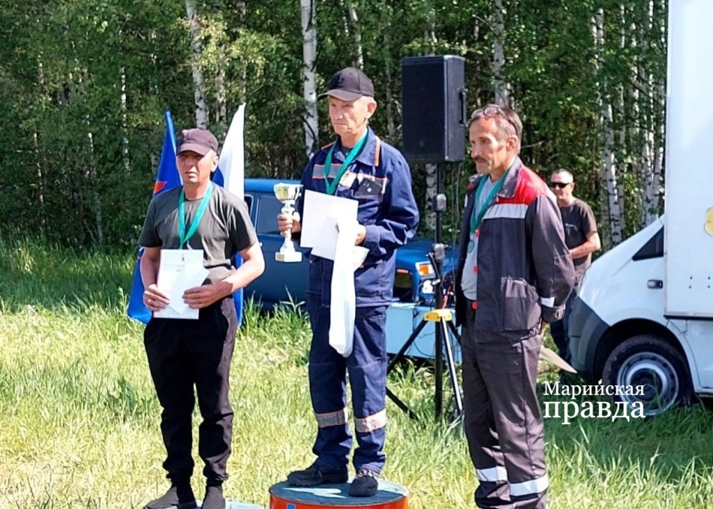 Геннадий Платонович на пьедестале почета1.jpg