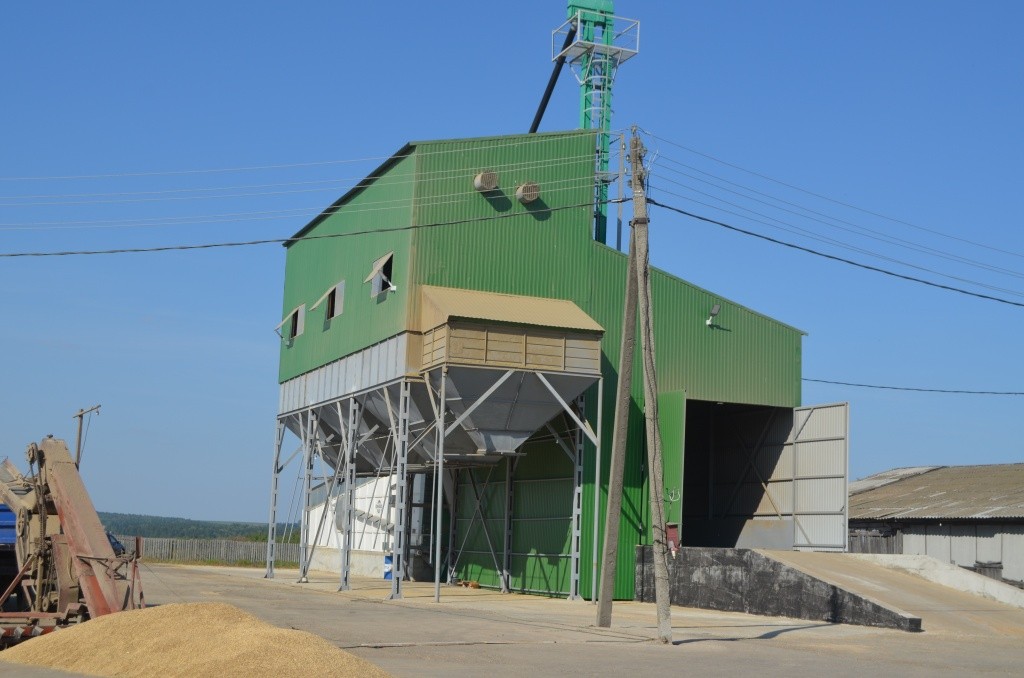 Благодаря новому мощному сушильно-сортировальному комплексузерно на площадке не залеживается. Благодаря новому мощному сушильно-сортировальному комплексузерно на площадке не залеживается.jpg