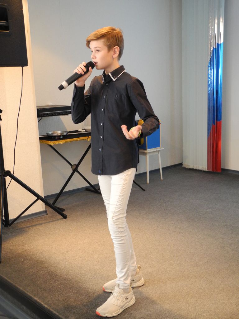 Александр Долинский - его семья помогает детям-инвалидам (1).JPG