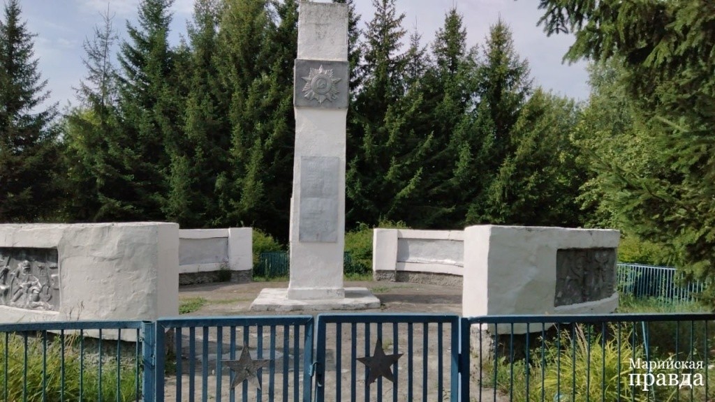 А это прежний обелиск, который был построен в 1972 году.jpg