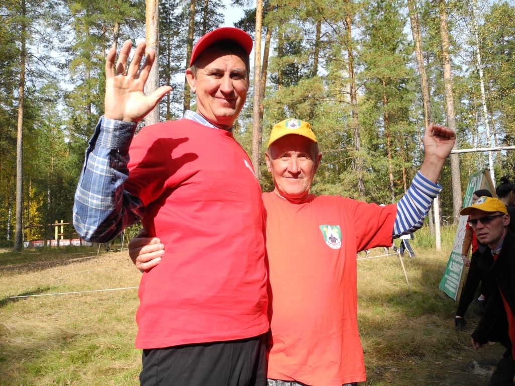 На старте - соперники, в жизни - приятели! (Фото Натальи Кулишовой).