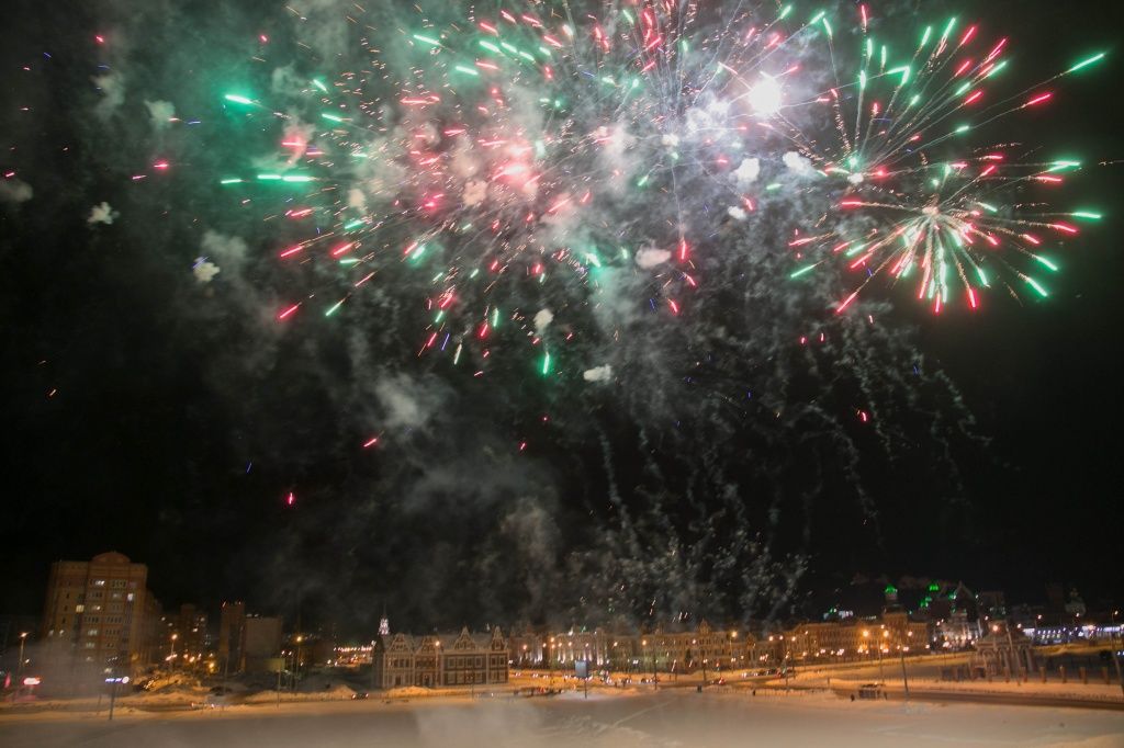 Салют после митинга