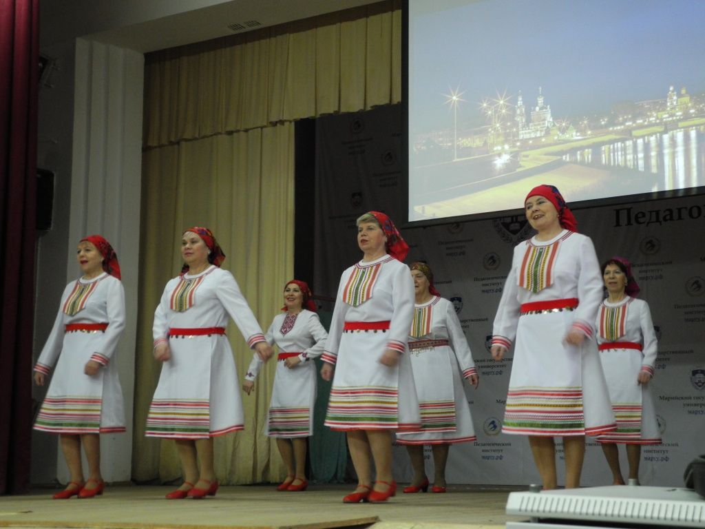 На сцене - Йошкар-Ола. (Фото Натальи Кулишовой).