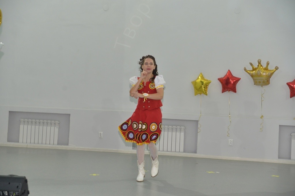 Конкурс открылся танцем Евгении Стась. (Фото предоставлено пресс-службой Минсоцразвития РМЭ). Конкурс открылся танцем Евгении Стась. (Фото предоставлено пресс-службой Минсоцразвития РМЭ).