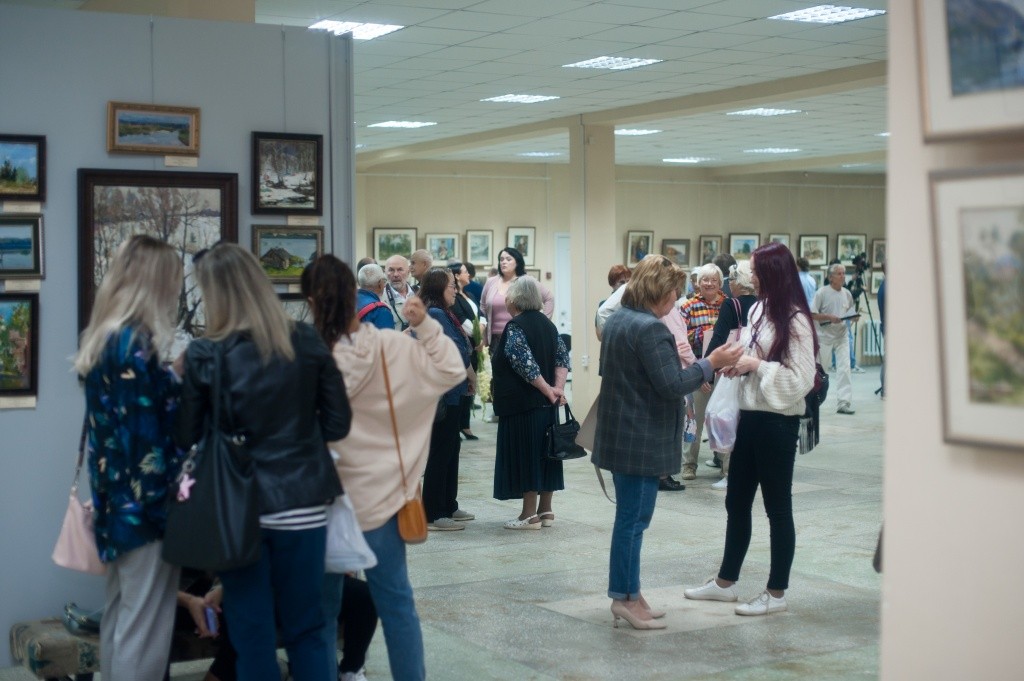 Желающих первыми увидеть выставку было немало. Фото Анны Селиной.jpg Желающих первыми увидеть выставку было немало. Фото Анны Селиной.jpg