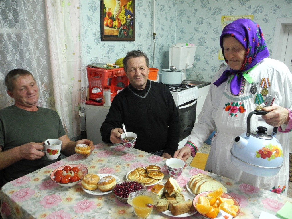 Сыновья практически каждый день навещают маму. (Фото Натальи Кулишовой).