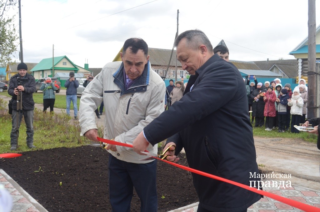 Ленточку перерезали Хатиф Вафин и глава администрации Параньгинского района Альфит Ибраев. Ленточку перерезали Хатиф Вафин и глава администрации Параньгинского района Альфит Ибраев..jpg