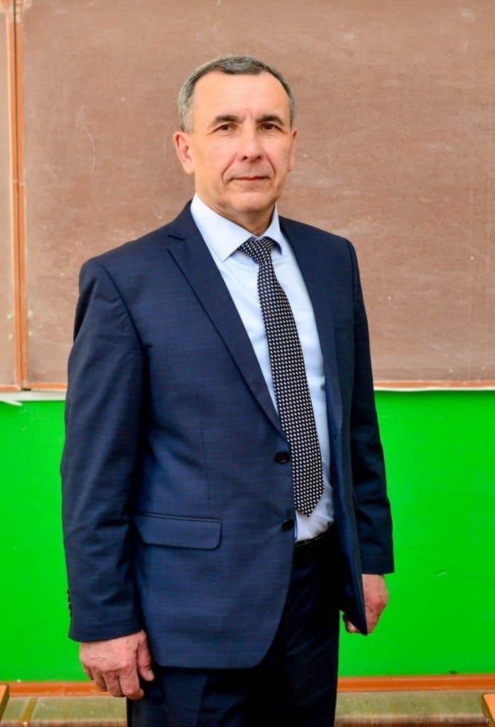 Вадим Александрович более 30 лет работает в системе образования. Фото из личного архива В.А. Хайбуллина. photo_2021-05-03_20-45-24.jpg