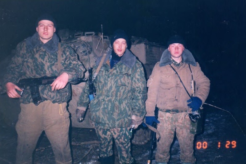 Он до сих пор с гордостью говорит: "Я - кадровый военный". (Фото предоставлено Эдуардом Уруковым).