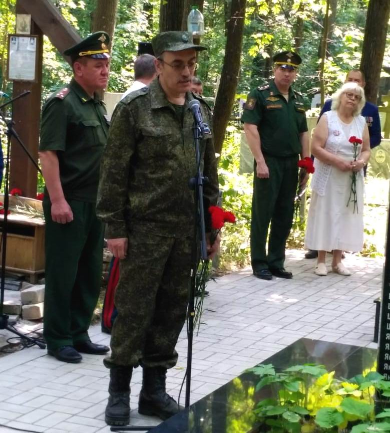 На Марковском кладбище. (Фото пресс-службы администрации Йошкар-Олы).