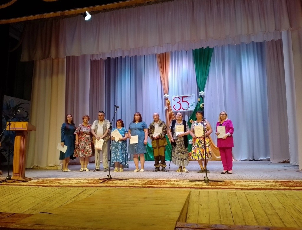 Награждение активистов районной организации. (Фото предоставлено МРО ВОИ).