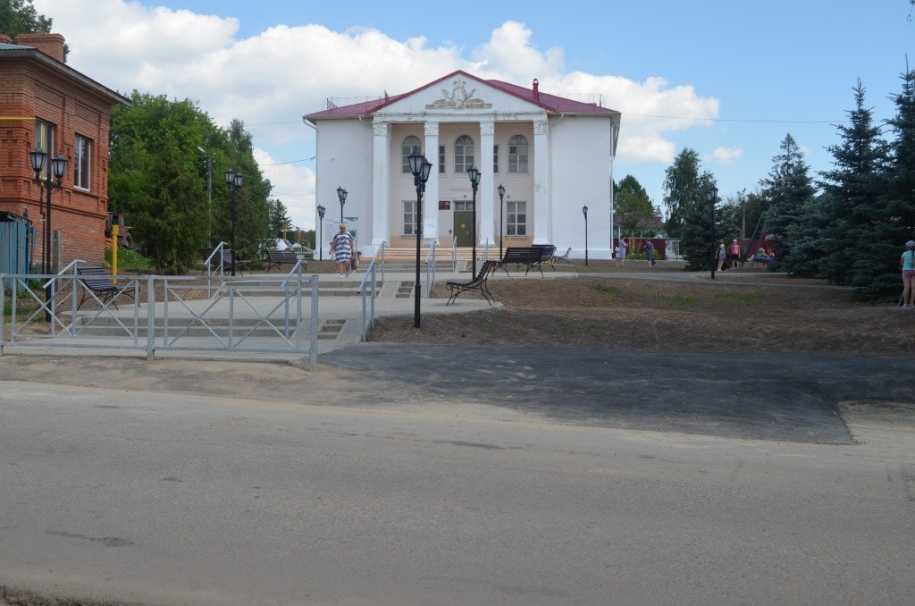 Барьерные ограждения не дадут шумахерам вылететь на проезжую часть.jpg