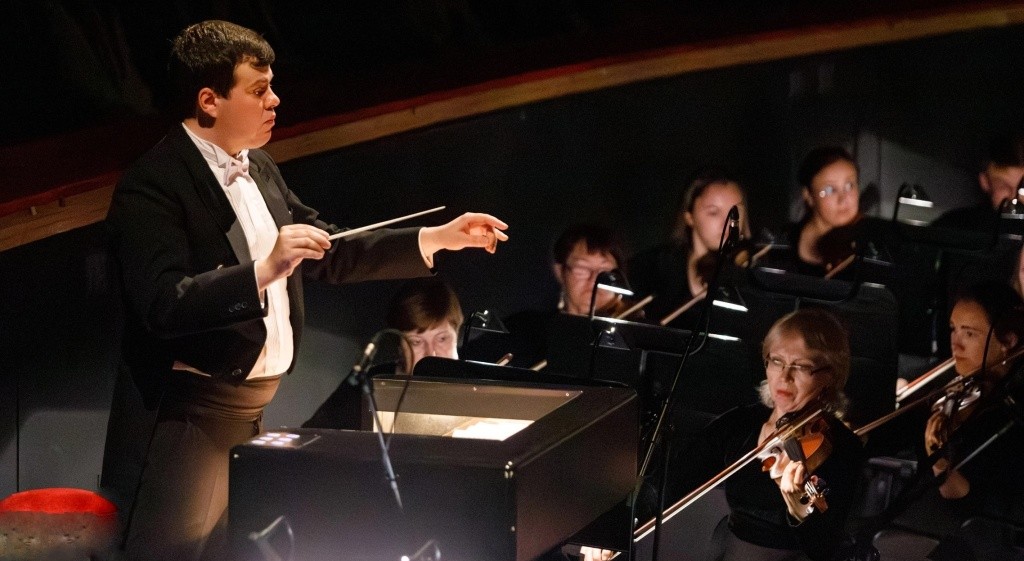 Палочка дирижера, как кисть живописца. Фото Е. Никифорова.jpg