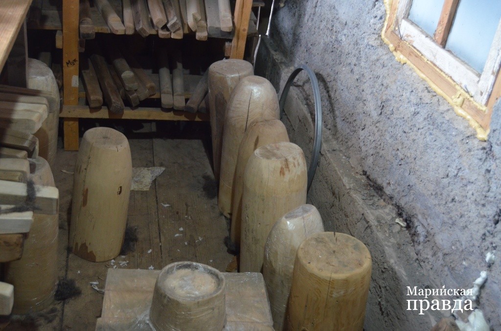 Колодки для шапок Николай вытачивает сам..jpg