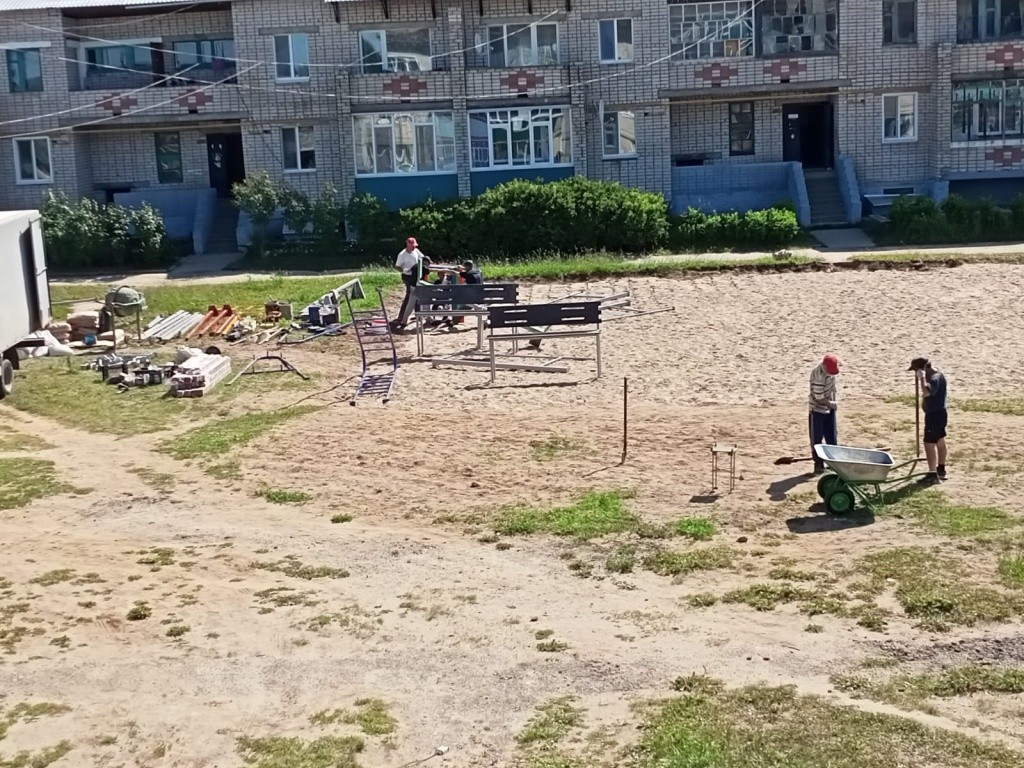 д. Немда-Обалыш игровая площадка 1.jpg